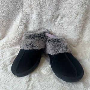 Women’s fuzzy Suede Leather Slippers New with tags Stars Above brand